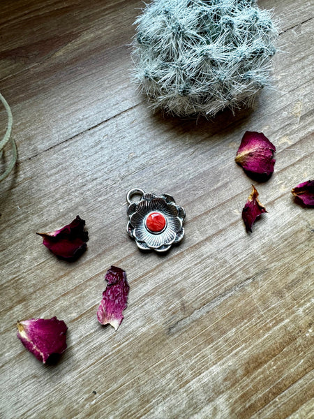 Red Spiny Oyster Flower Pendant