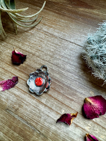 Red Spiny Oyster Flower Pendant