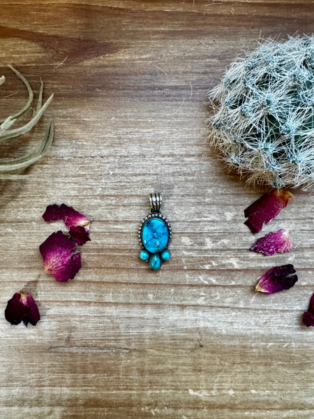 Turquoise Oval Cluster Detail Pendant